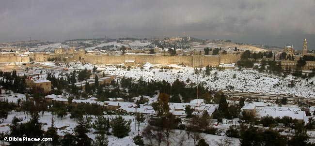 Jerusalem-Old-City-western-wall-with-snow